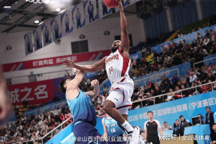 太离谱了！2米22中锋0分0助，仅抢了1个篮板，在场上竟然防自己人